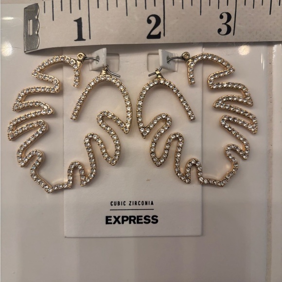 NWT-Express Gold Statement Leaf Earrings - Picture 5 of 7